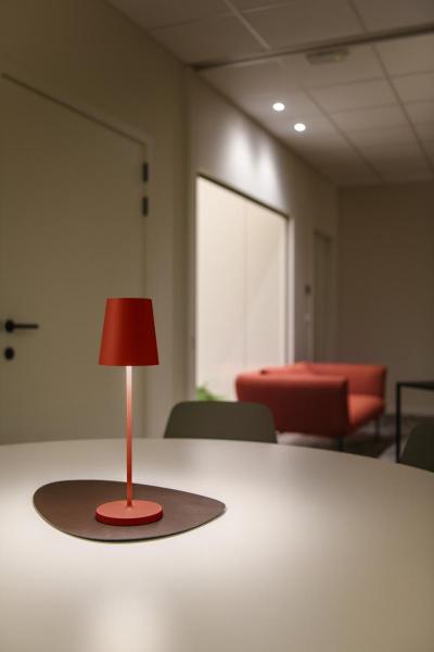 VINOLINA TWO, Tischleuchte, Akku, IP65, 2200/2700/3000 K, TOUCH, rot