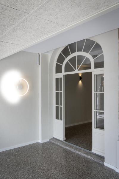 MODELA, Wandleuchte, up/down, 2700 K, PHASE, schwarz/gold