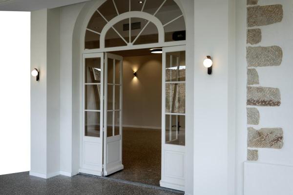 MODELA, Wandleuchte, up/down, 2700 K, PHASE, schwarz/gold