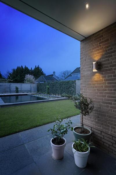 MODELA, Wandleuchte, up/down, 2700 K, PHASE, weiß