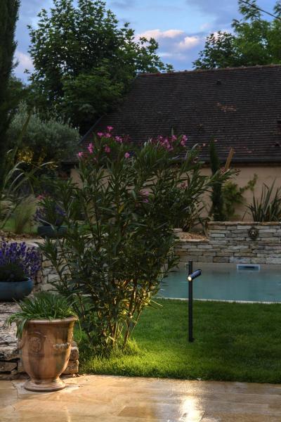 HELIA SLIM Pole, single, LED Outdoor Stehleuchte, schwarz IP65 3000 K