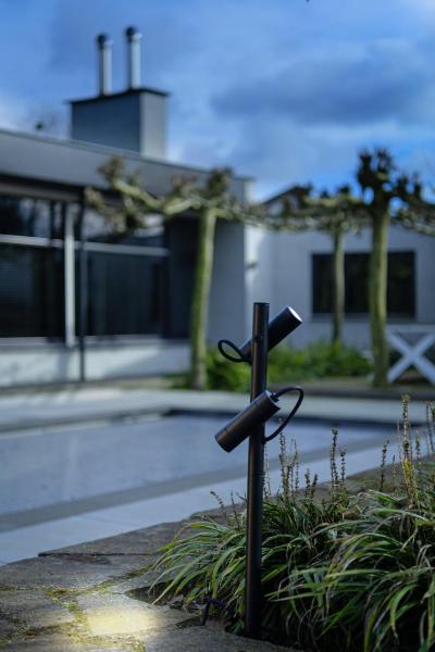 HELIA SLIM Pole, double, LED Outdoor Stehleuchte, schwarz IP65 3000 K