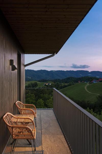 T-TUBE, Wandaufbauleuchte, GU10, single, Sensor, IP44, max. 10 W, schwarz