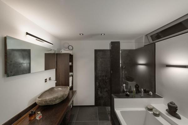 ONE LINEAR 70, Wandaufbauleuchte, UP/DOWN, 2700/3000 K, PHASE, schwarz