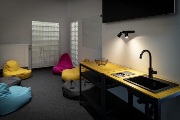 PURI 2.0 Tube, Wand- und Deckenaufbauleuchte, asymmetrisch, 2 x max. 6 W GU10, schwarz