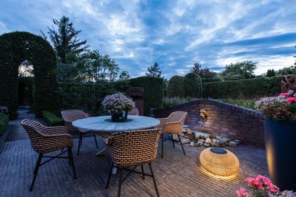 ADEGAN, Outdoor Stehleuchte, flat, Solar, 2200 K, IP65, braun