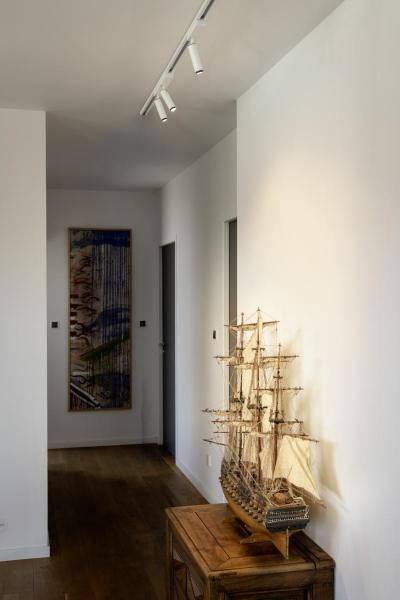 GRIP! S, 1~ Spot, zylindrisch, 2700 K, 11 W, PHASE, 29°, weiß / schwarz