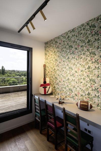 GRIP! M, 1~ Spot, zylindrisch, 2000-3000 K, 15 W, Dim-to-Warm, PHASE, 42°, bronze / schwarz