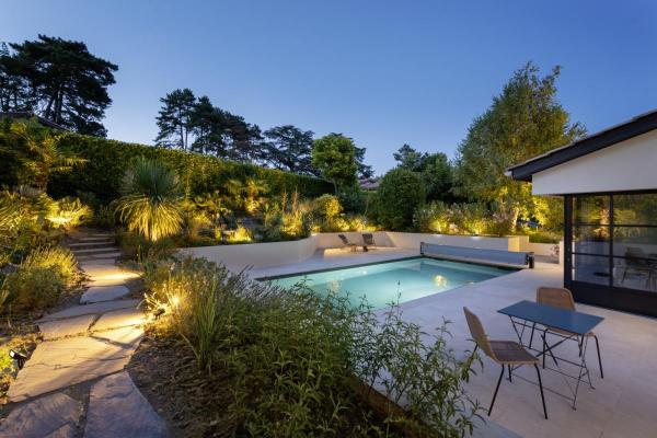 SYNA WIDE, Erdspiessleuchte, 2200 K, 115°, IP65, eckig, schwarz