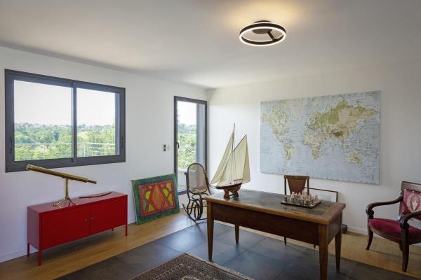 ONE, Wand- und Deckenaufbauleuchte, rund, 2700/3000 K, 14 W, DALI, Touch, 130°, schwarz