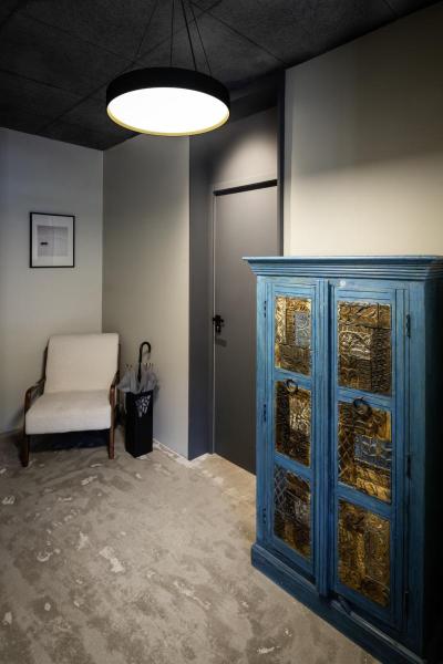 DECONA 42, Deckenaufbauleuchte, rund, 2700/3000 K, 23 W, PHASE, schwarz / gold