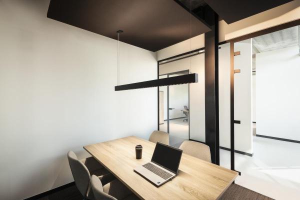 GLENOS® PRO, Pendelleuchte, 1,5m, DALI, UGR16, Pendellänge 210 cm, 3000K, 75°, schwarz