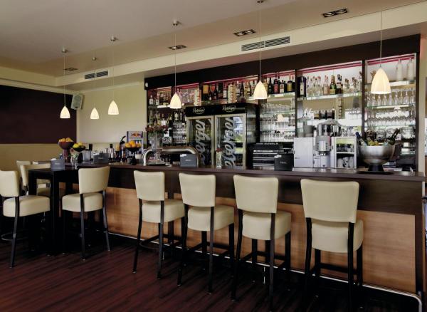 TONGA®, Pendelleuchte, A60, rund, weiß, Keramikschirm, silbergraue Deckenrosette, max. 60 W