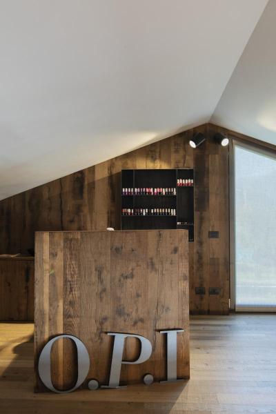 PUNKTAUSLASS, für EUTRAC Hochvolt 3Phasen-Aufbauschiene, schwarz