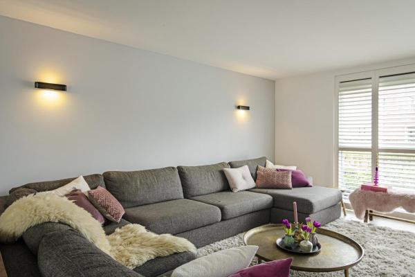 OSSA 300, Wandleuchte, QT-DE12, oval, up/down, schwarz, L/B/H 30/8/6,5 cm, max. 120 W