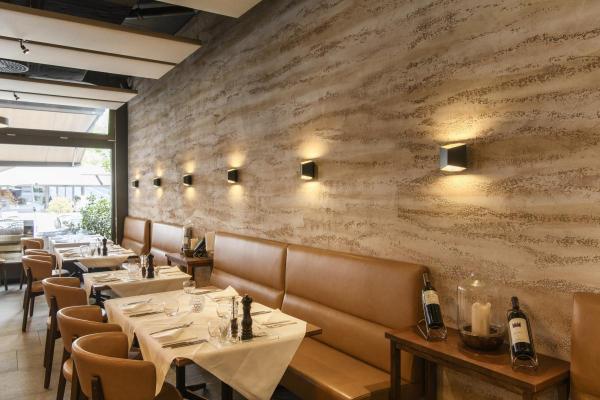 CARISO, Indoor LED Wandaufbauleuchte schwarz/gold 2700 K