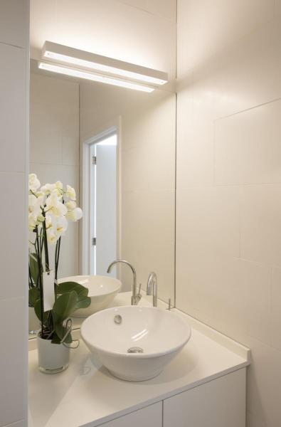 SEDO 14, Wandleuchte, LED, 3000 K, eckig, weiß, Glas satiniert, L/B/H 59,5/8,5/4 cm, 17 W