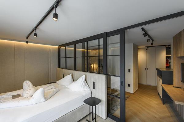 BIMA, Spot für Hochvolt-Stromschiene 3Phasen, einflammig, QPAR51, rund, schwarz matt, max. 50 W, inkl. 3Phasen-Adapter