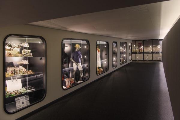 BIMA, Spot für Hochvolt-Stromschiene 3Phasen, einflammig, QPAR51, rund, schwarz matt, max. 50 W, inkl. 3Phasen-Adapter