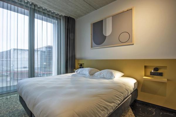 KARPO 30, Wand- und Deckenleuchte, einflammig, LED, 3000 K, rund, schwarz, mit Schalter, 6 W