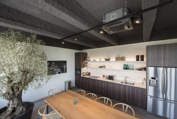 KALU TRACK, Spot für Hochvolt-Stromschiene 3Phasen, QPAR111, schwarz, max. 75 W, inkl. 3Phasen-Adapter