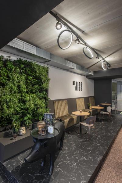 KALU TRACK, Spot für Hochvolt-Stromschiene 3Phasen, QPAR111, schwarz, max. 75 W, inkl. 3Phasen-Adapter