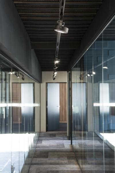 KALU TRACK, Spot für Hochvolt-Stromschiene 3Phasen, QPAR111, schwarz, max. 75 W, inkl. 3Phasen-Adapter