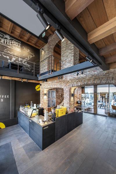 HELIA 50 TRACK, Strahler für 3Phasen Hochvolt-Stromschiene, LED, 3000 K, schwarz, 35°, inkl. 3 Phasen-Adapter