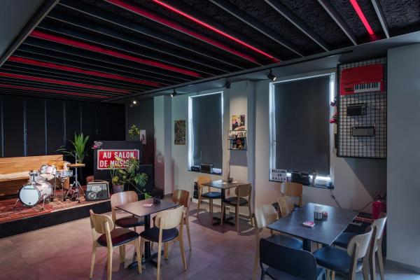 EURO SPOT, Spot für Hochvolt-Stromschiene 3Phasen, QPAR111, rund, schwarz, max. 75 W, inkl. 3Phasen-Adapter