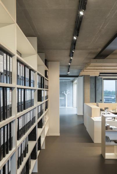 PURI TRACK, Spot für Hochvolt-Stromschiene 3Phasen, QPAR51, schwarz matt, max. 50 W, inkl. 3Phasen-Adapter