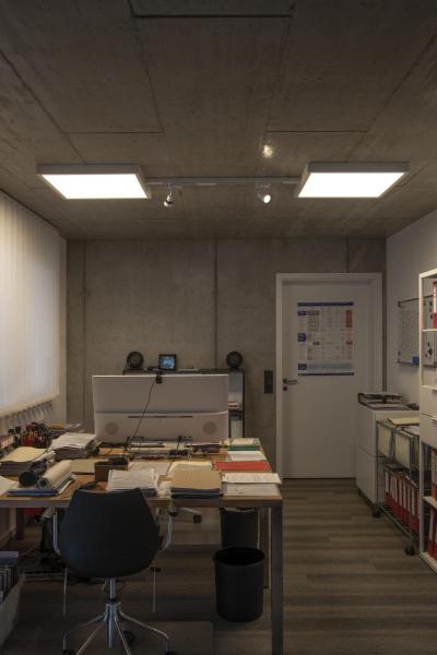 PURI TRACK, Spot für Hochvolt-Stromschiene 3Phasen, QPAR51, weiß, max. 50 W, inkl. 3Phasen-Adapter