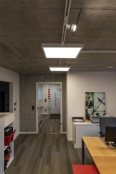 PURI TRACK, Spot für Hochvolt-Stromschiene 3Phasen, QPAR51, weiß, max. 50 W, inkl. 3Phasen-Adapter