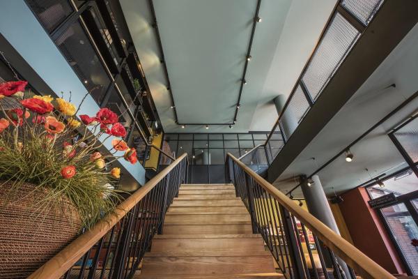 EURO SPOT, Spot für Hochvolt-Stromschiene 3Phasen, QPAR51, schwarz, max. 25 W, inkl. 3Phasen-Adapter