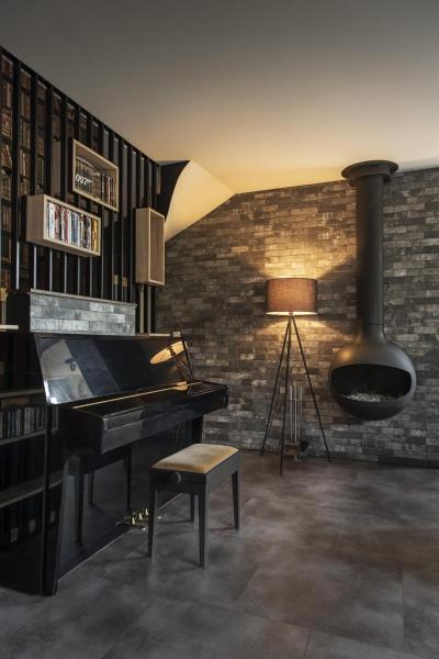 FENDA, Standleuchte, A60, schwarz, ohne Schirm, max. 40 W