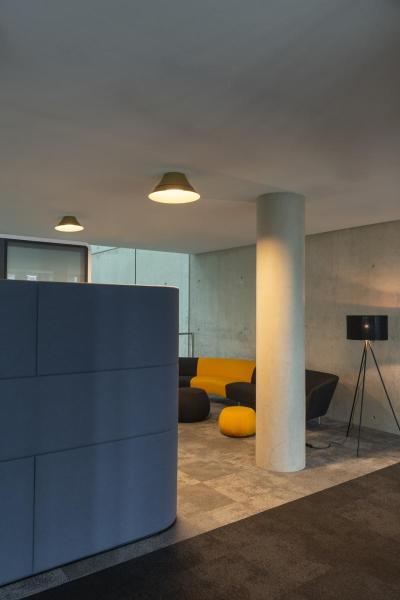 FENDA, Standleuchte, A60, schwarz, ohne Schirm, max. 40 W