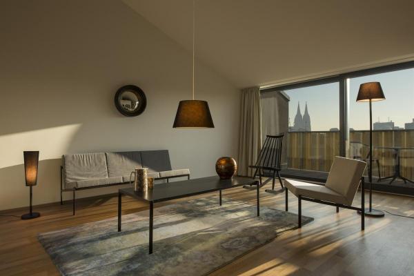 FENDA, Standleuchte, Leuchtenfuß, TC-(D,H,T,Q)SE, schwarz, ohne Schirm, max. 60 W