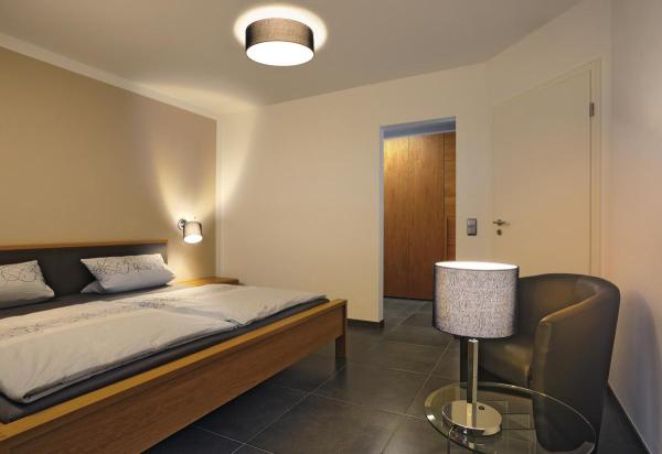 TENORA, Deckenleuchte, TC-(D,H,T,Q)SE, rund, Schirm schwarz Ø/H 50/15 cm, max. 69 W