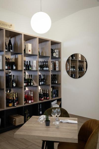 ROTOBALL 50, Pendelleuchte, TC-TSE, silbergrau/weiß, Ø 50 cm, max. 24 W