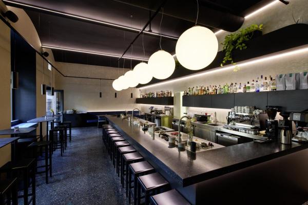 ROTOBALL 50, Pendelleuchte, TC-TSE, silbergrau/weiß, Ø 50 cm, max. 24 W