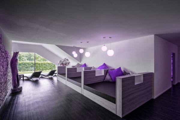 ROTOBALL 40, Pendelleuchte, TC-(D,H,T,Q)SE, silbergrau/weiß, Ø 40 cm, max. 24 W