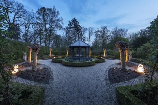 ROTOBALL 40, Outdoor Standleuchte, TC-(D,H,T,Q)SE, IP44, Kugel, weiß, Ø 40 cm, max. 24 W