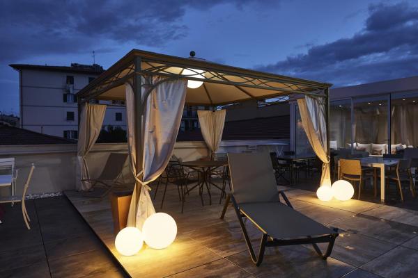 ROTOBALL 50, Outdoor Standleuchte, TC-(D,H,T,Q)SE, IP44, Kugel, weiß, Ø 50 cm, max. 24 W