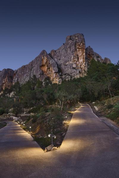 SITRA 360 SPIKE, Outdoor Spiessleuchte, zweiflammig, TCR-TSE, IP44, anthrazit, max. 18 W