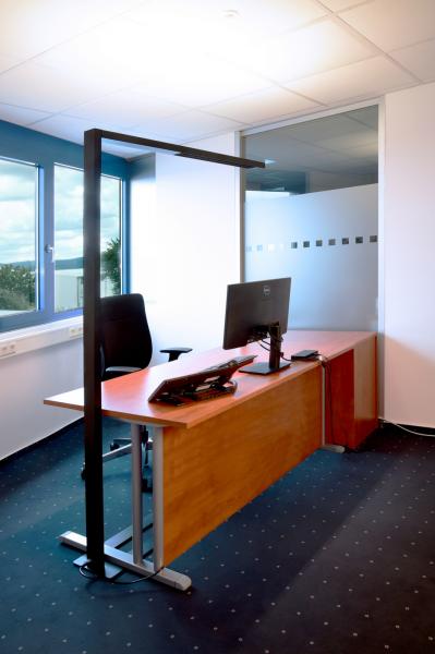 Stehleuchte - Office One Motion Up and Down, 80 W, Touch DIM, 4000 K, Silber